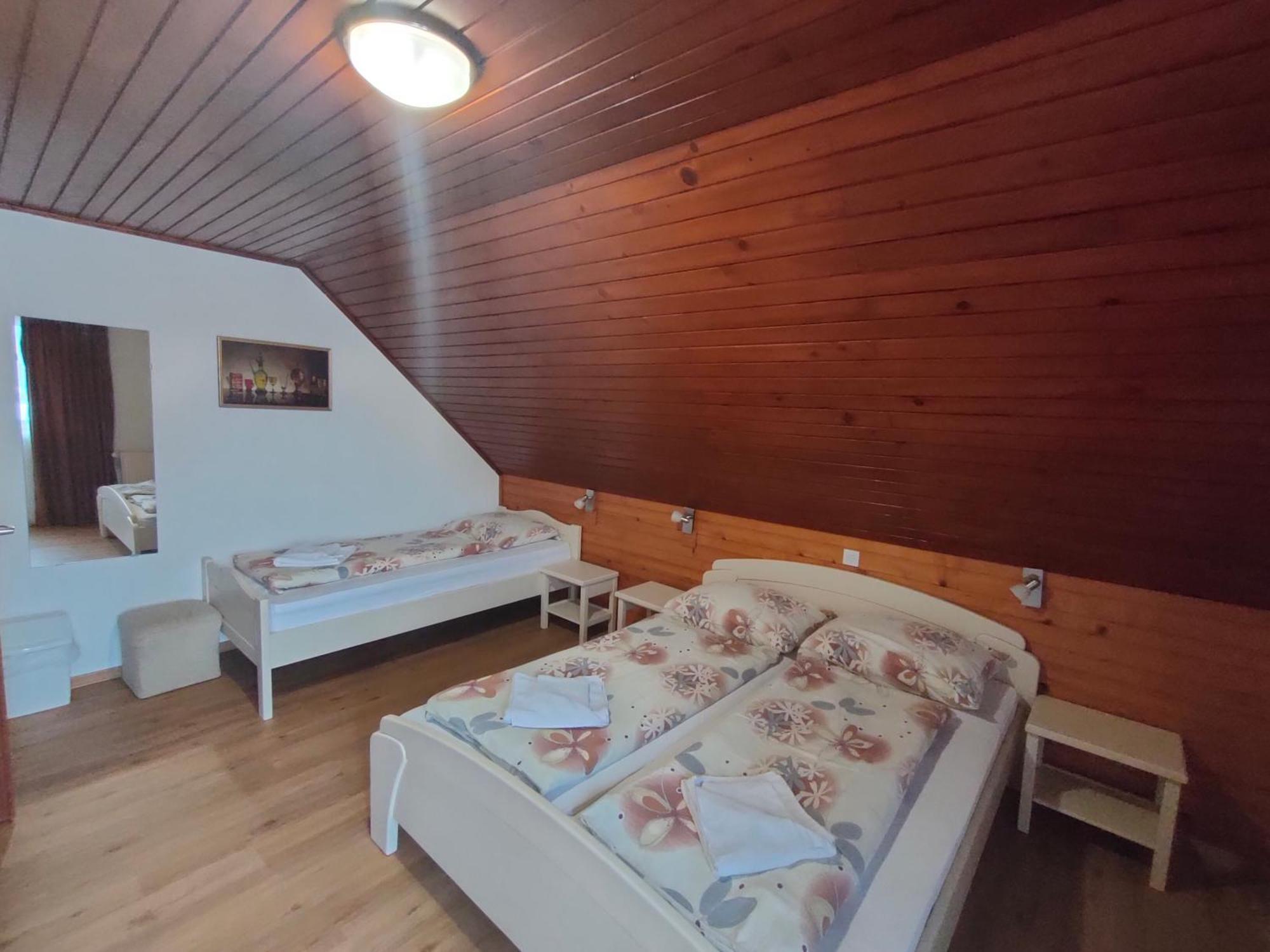 Bed & Breakfast Hisa Resje ボーヒニ エクステリア 写真