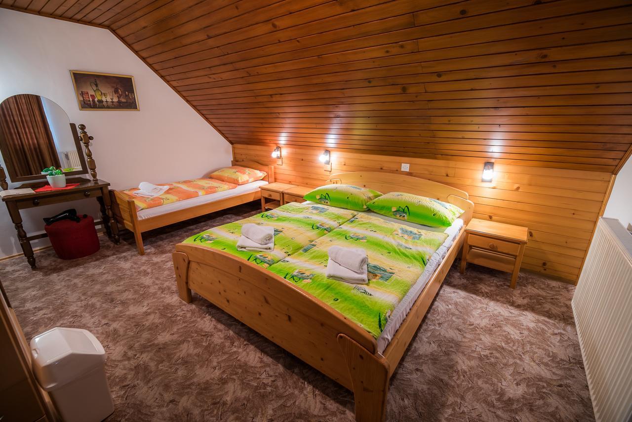 Bed & Breakfast Hisa Resje ボーヒニ エクステリア 写真
