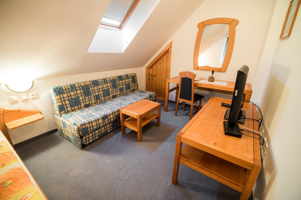 Bed & Breakfast Hisa Resje ボーヒニ エクステリア 写真