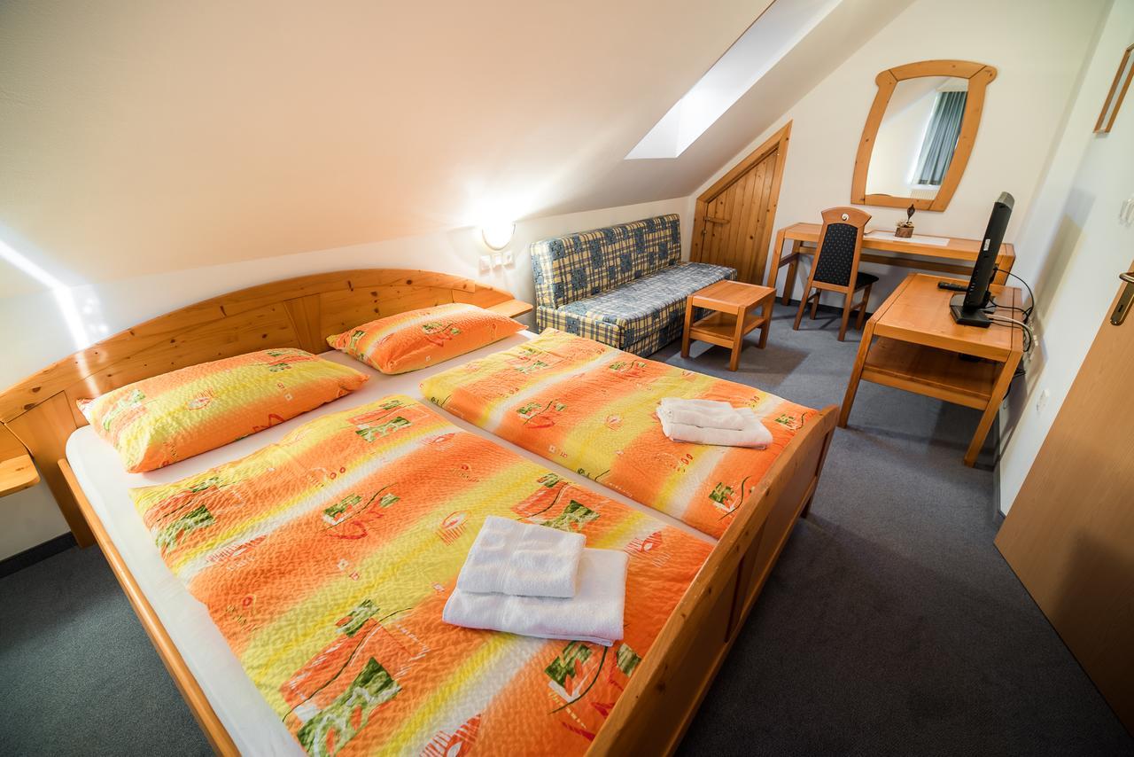 Bed & Breakfast Hisa Resje ボーヒニ エクステリア 写真