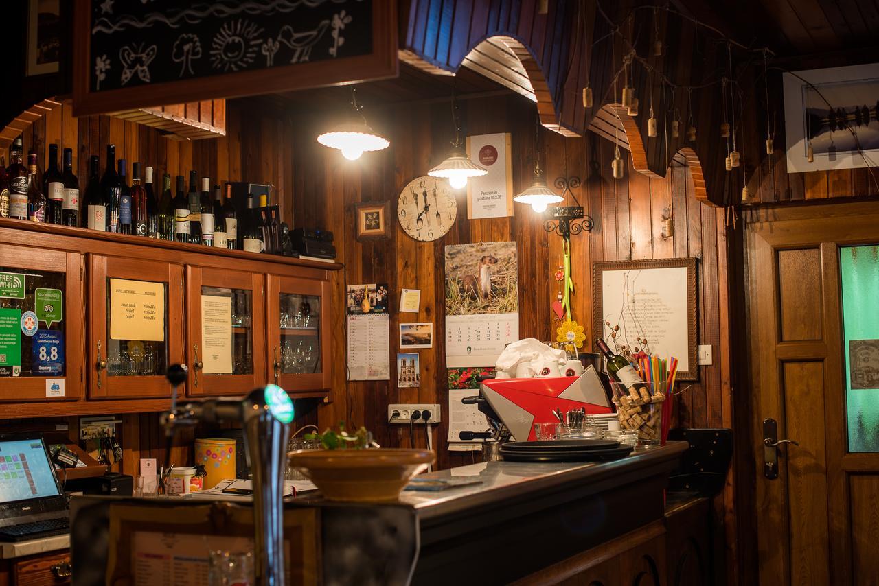 Bed & Breakfast Hisa Resje ボーヒニ エクステリア 写真