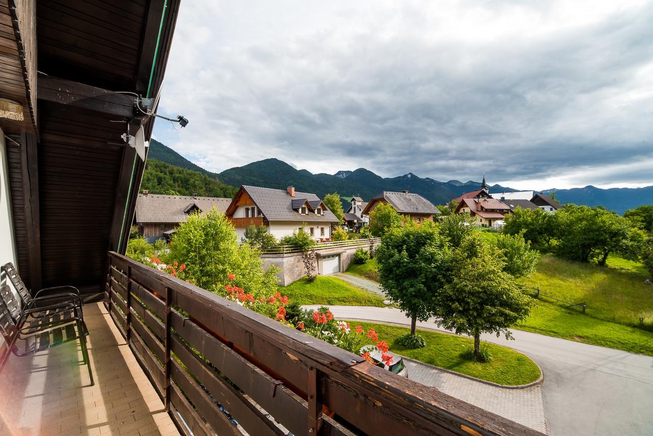 Bed & Breakfast Hisa Resje ボーヒニ エクステリア 写真